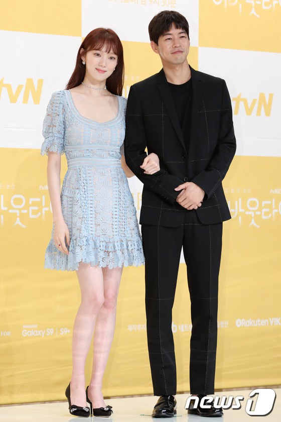 Phải đuổi diễn viên vì quấy rối tình dục, phim của Tiên nữ cử tạ Lee Sung Kyung vẫn họp báo ra mắt đúng tiến độ